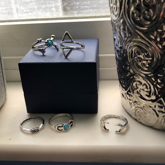 None Jewelry - 💎Set of 5 silver ring bundle💎